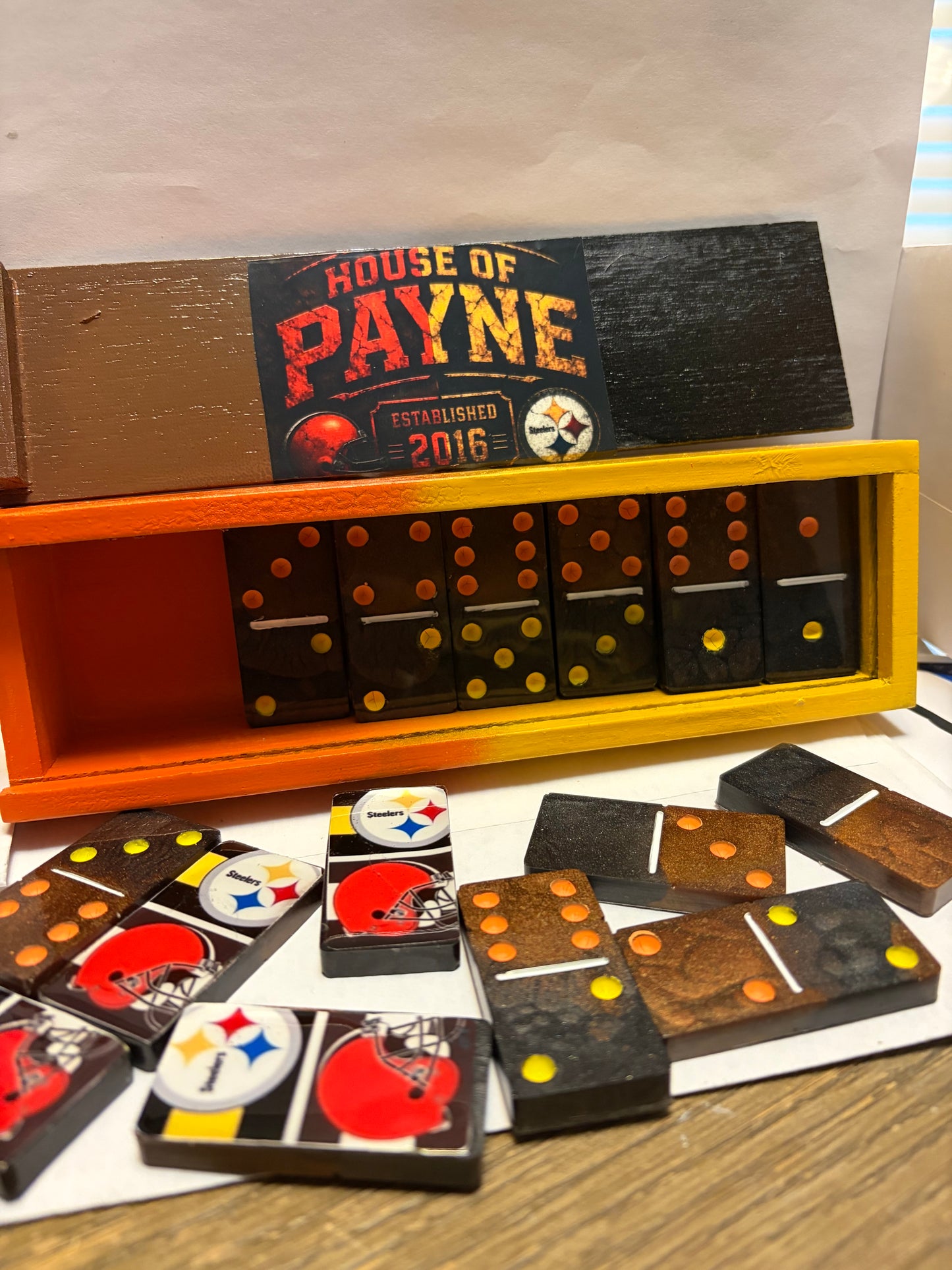 Dominoes set