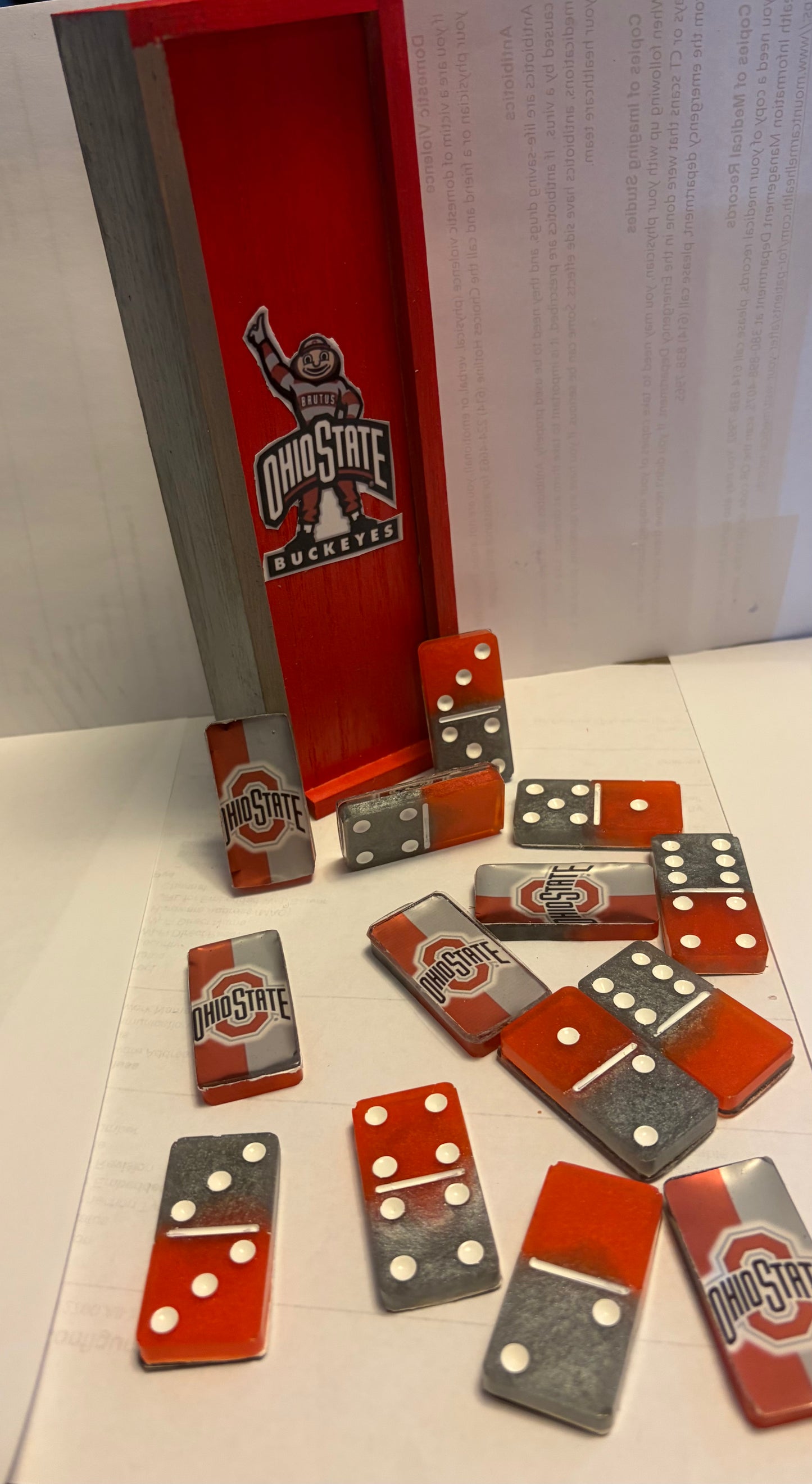 Dominoes set