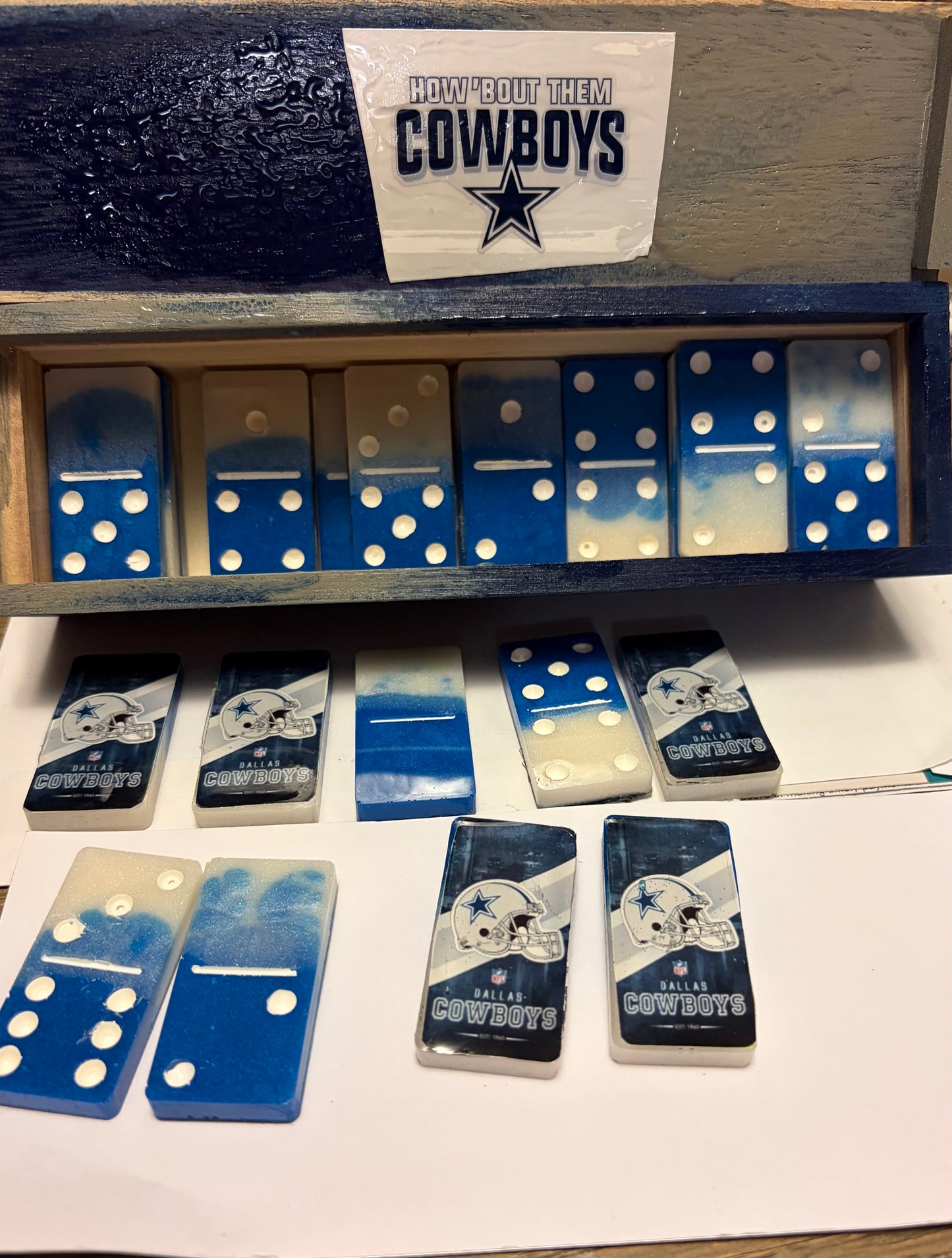 Dominoes set