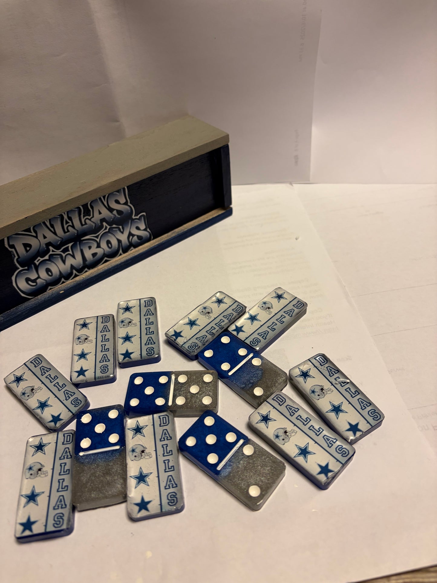 Dominoes set