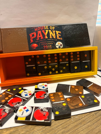 Dominoes set